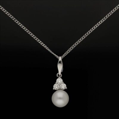 PRE-OWNED 18CT WHITE GOLD CULTURED  PEARL & DIAMOND PENDANT